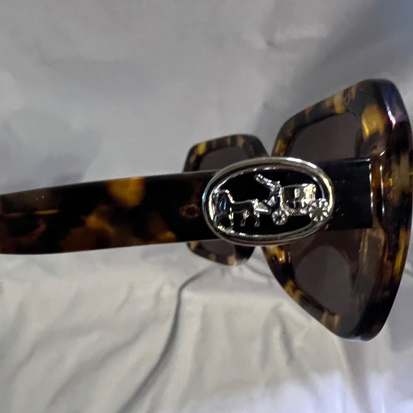 Coach Tortoise Shell Sunglasses in Case. NWOT - Picture 3 of 8
